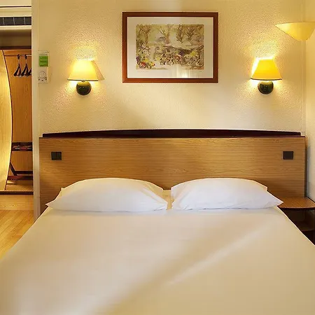 Campanile Hotel 3*